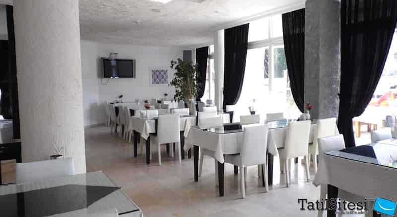 White Boutique Hotel